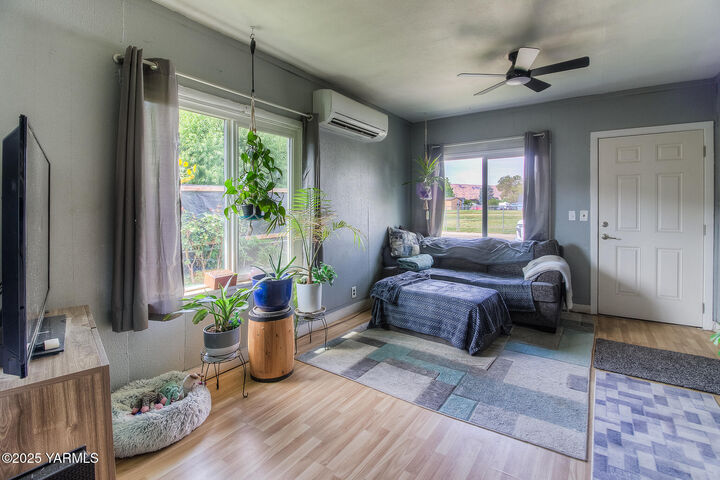 Property Photo: 1110 Fairbanks Ave WA 98902