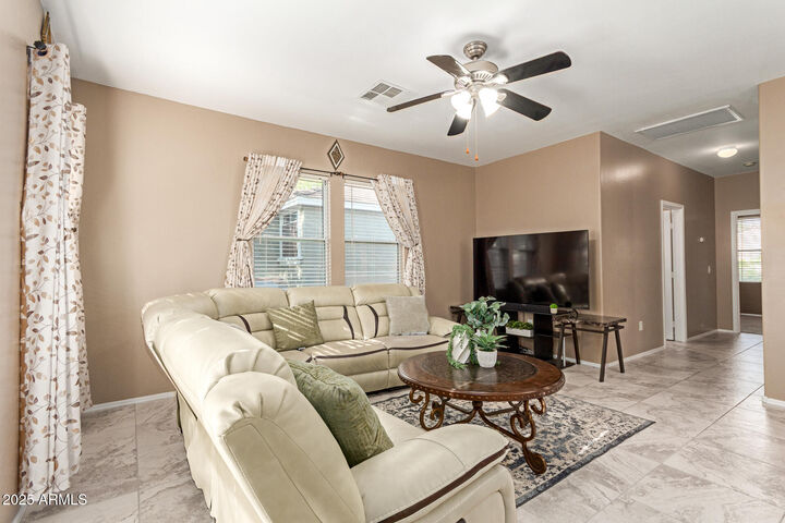 Property Photo: 1502 S Roadrunner Drive AZ 85296