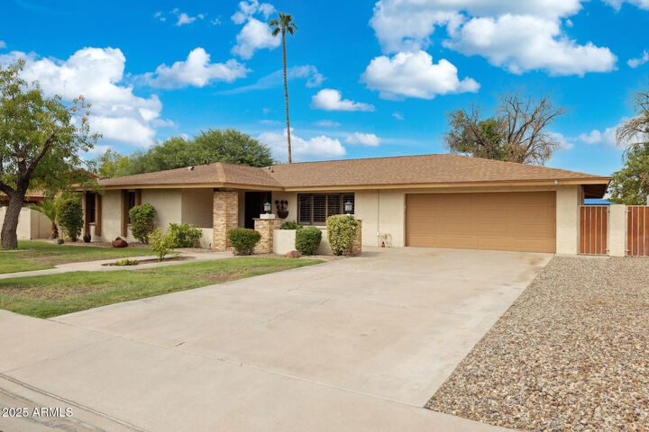 Property Photo: 1464 N 24th Street AZ 85213
