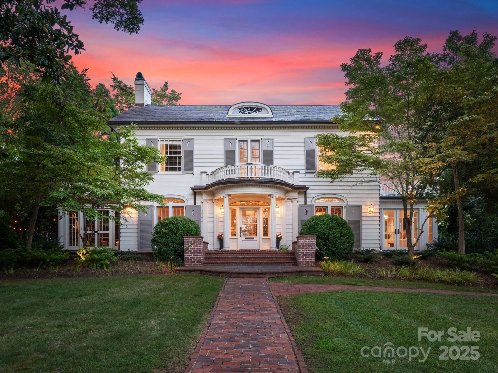 Property Photo:  1137 Queens Road W  NC 28207 