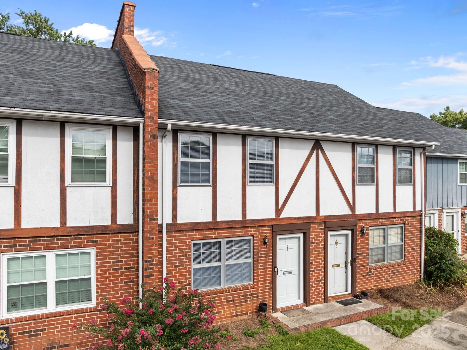 Property Photo:  1300 Larchmont Place 208  NC 28147
