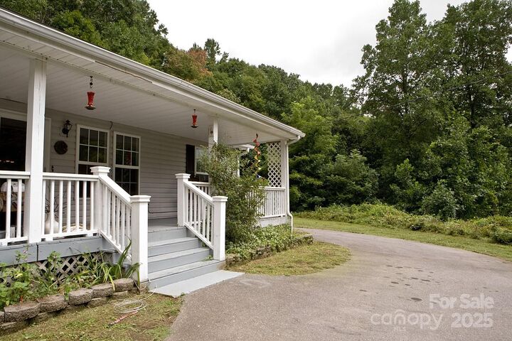 Property Photo: 165 Peepeye Cove Road NC 28748