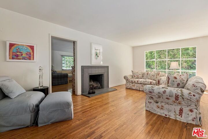 Property Photo:  1041 Chantilly Rd  CA 90077 