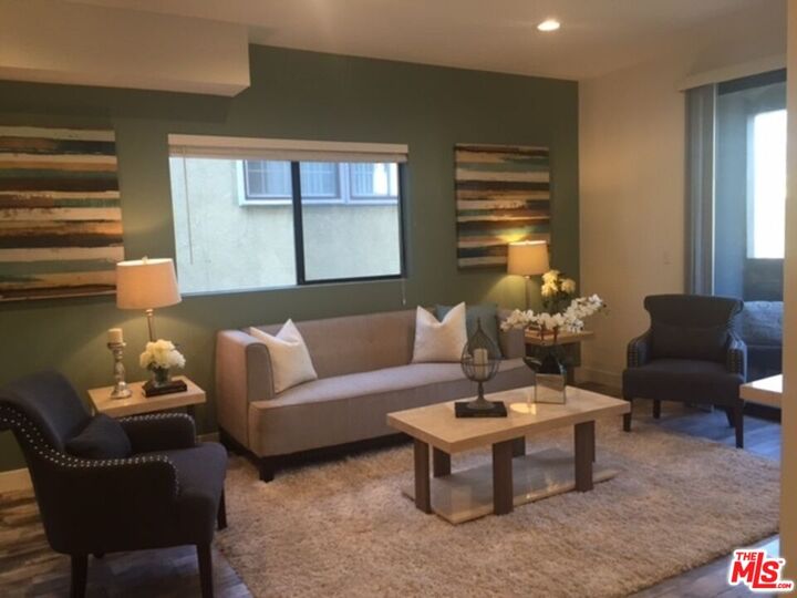 Property Photo:  1445 S Fairfax Ave  CA 90019 