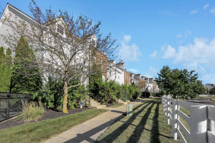 Property Photo: 1010 Hartford Village Boulevard OH 43228