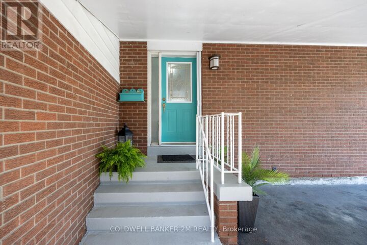 Photo de la propriété: 246 Harmony Road North ON L1G 6L5