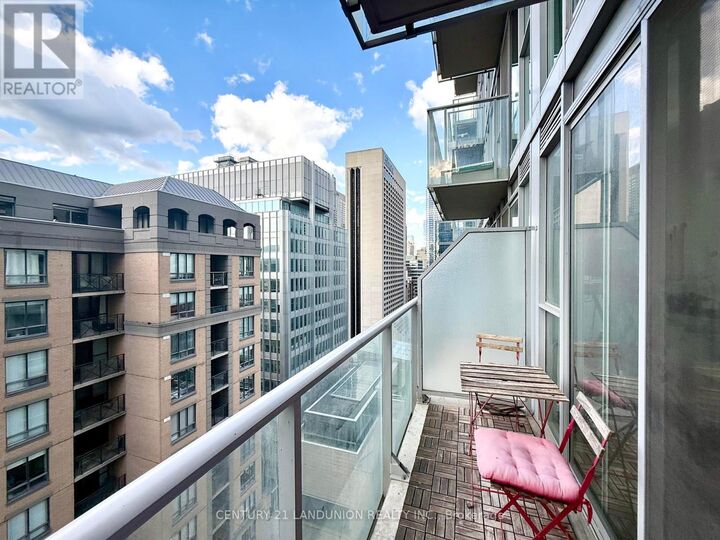 Property Photo: 126 Simcoe Street 1505 ON M5H 4E6