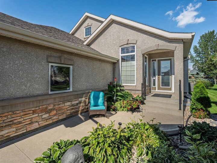 Property Photo: 495 Island Shore Boulevard MB R3X 0A1