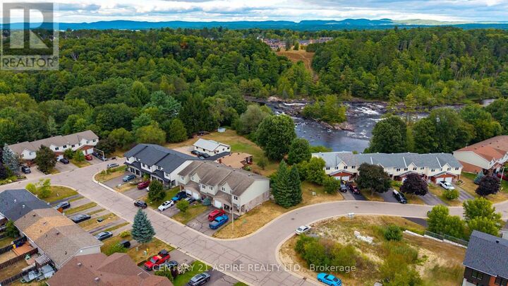 Photo de la propriété: 33 Northbrook Road ON K8H 3N5