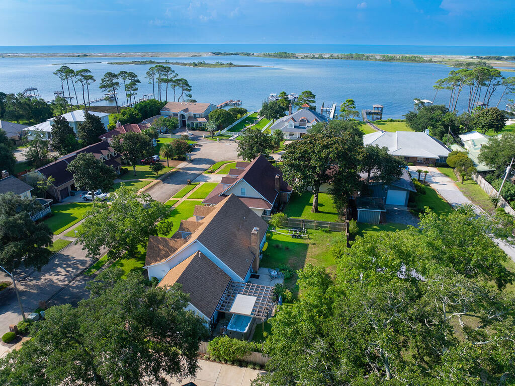 Property Photo:  7 Sleepy Hollow Drive  FL 32569 
