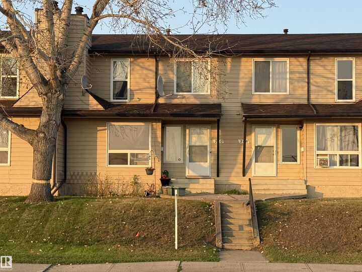 210 Warwick Road NW  Edmonton AB T5X 4P8 photo