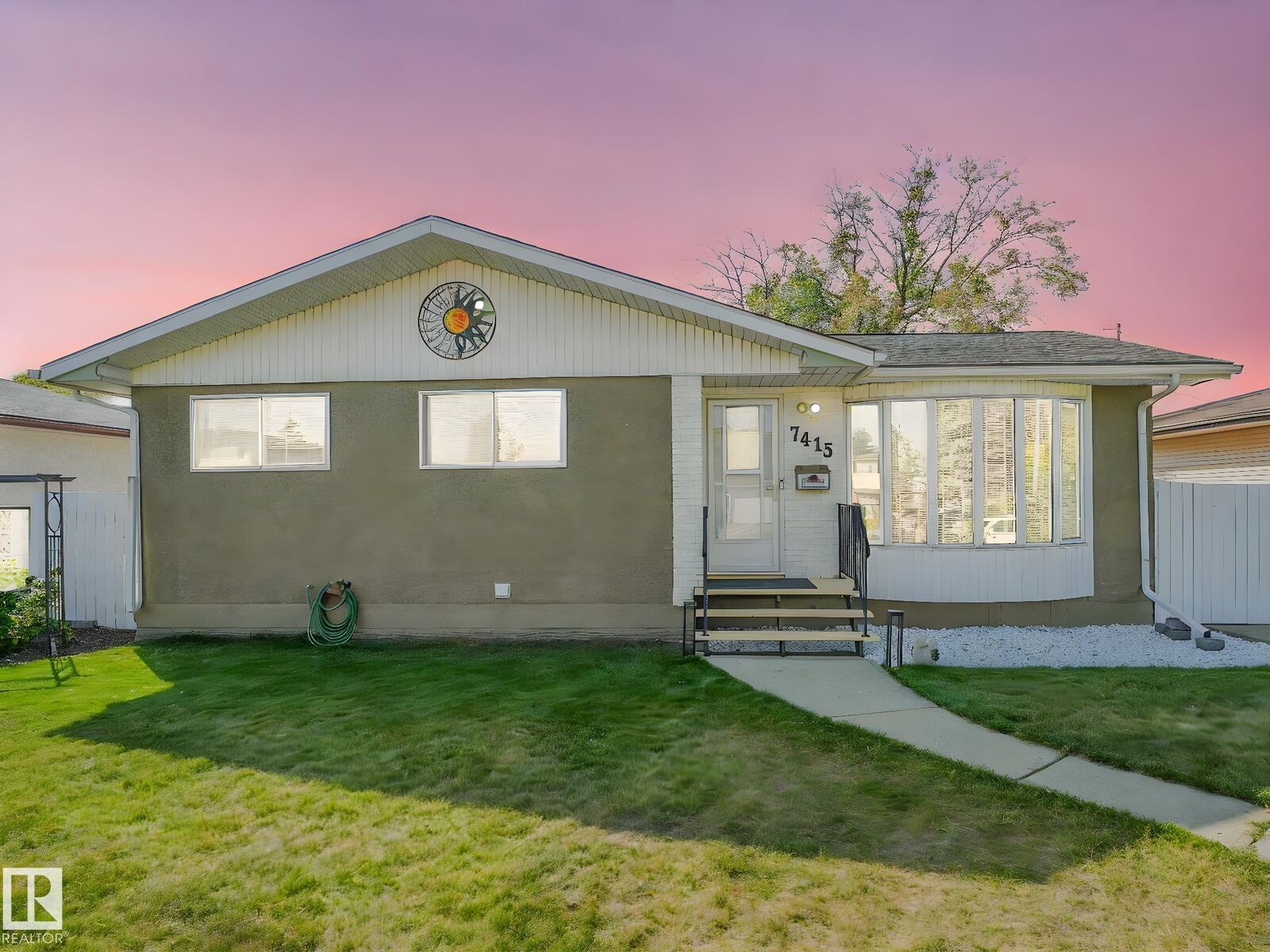 Property Photo: 7415 84 Avenue NW AB T6B 0H9