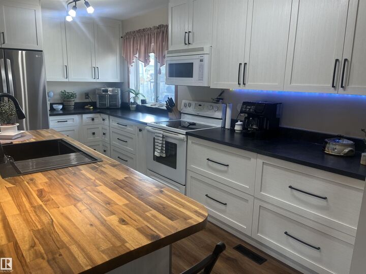 Property Photo: 16050 95 Avenue NW AB T5P 0A7