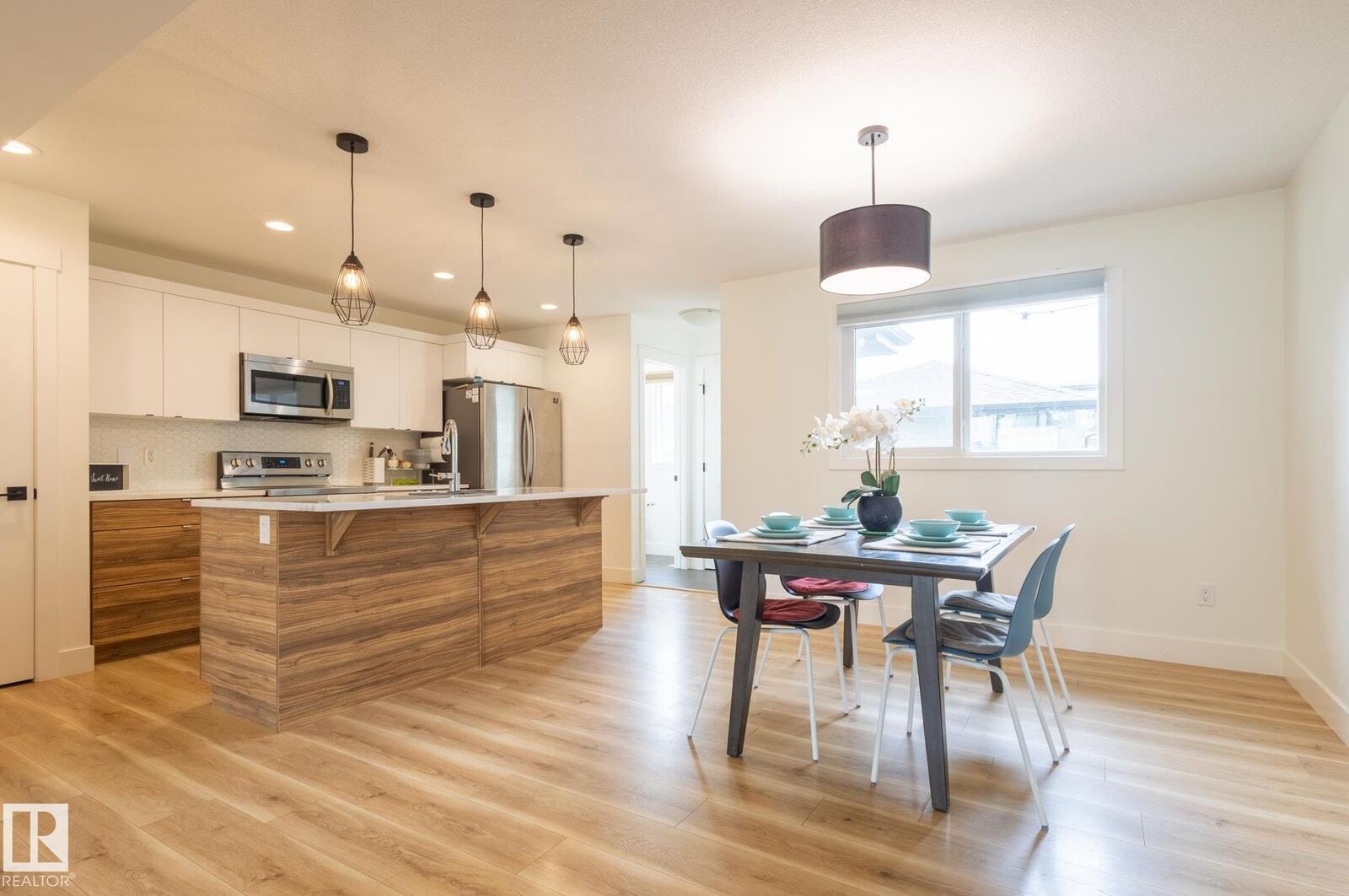 Property Photo: 6481 King Wynd SW AB T6W 3Z9