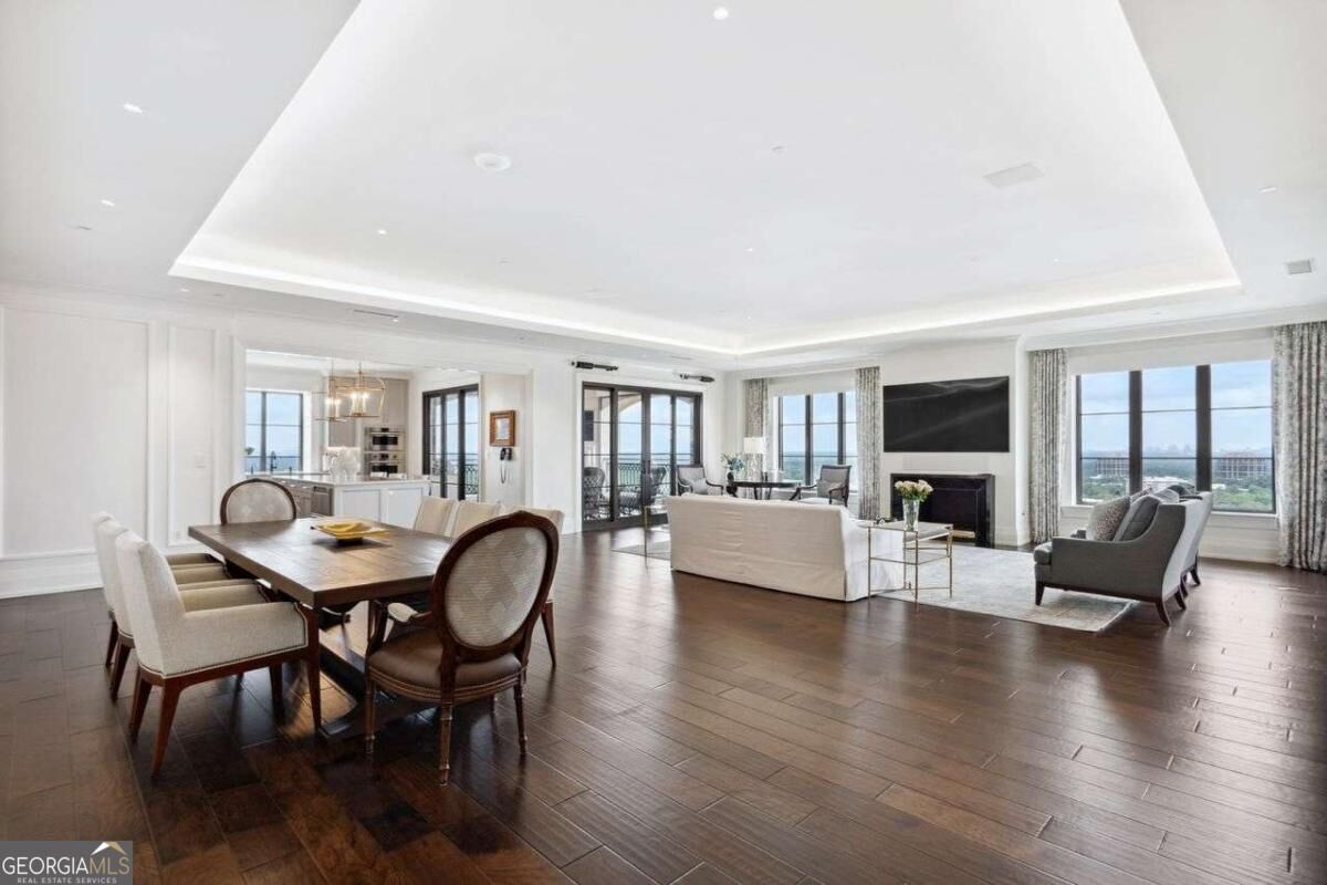 Property Photo:  88 W Paces Ferry Road NW 2140  GA 30305 