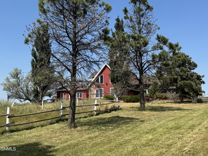 1292 8th Street SW  Dickinson ND 58601 photo