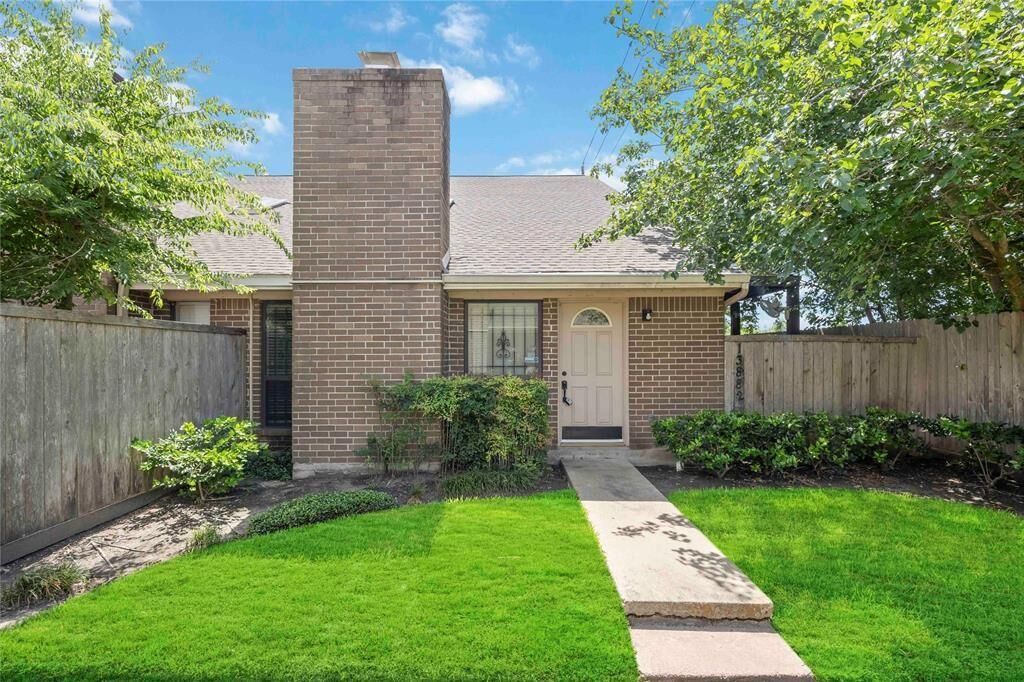 Property Photo:  13882 Hollowgreen Drive 810  TX 77082 