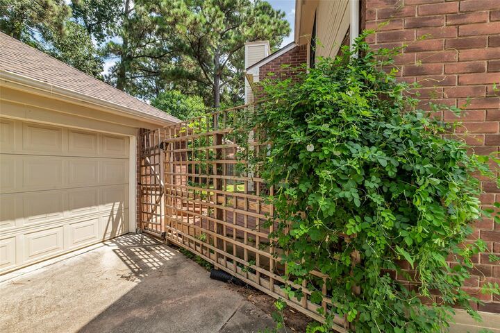 Property Photo:  15 Nightwind Place  TX 77381 