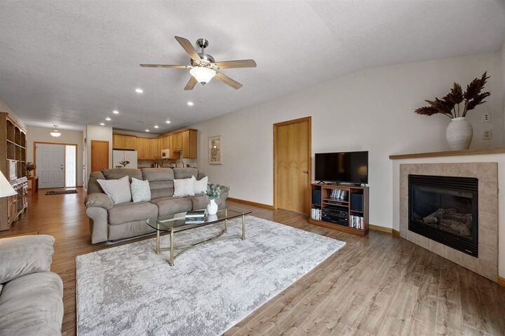Property Photo: 536 Bear Dr IA 52340