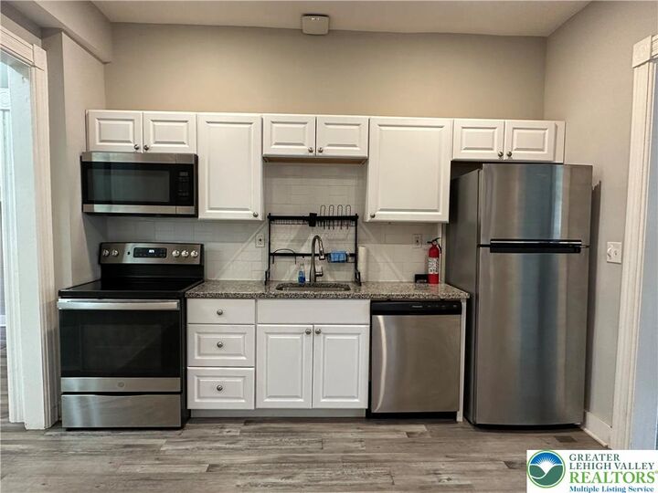 Property Photo: 1304 Washington Street PA 18042