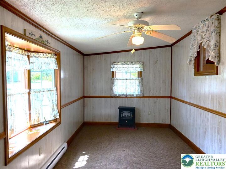 Property Photo: 233 Independence Way PA 18343