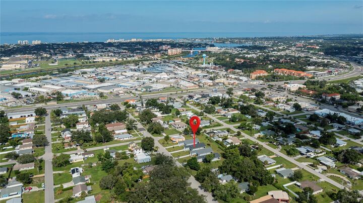 Property Photo: 809 Groveland Avenue FL 34285