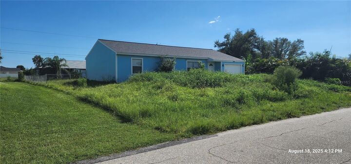 Property Photo: 11097 Magdalena Avenue FL 34224