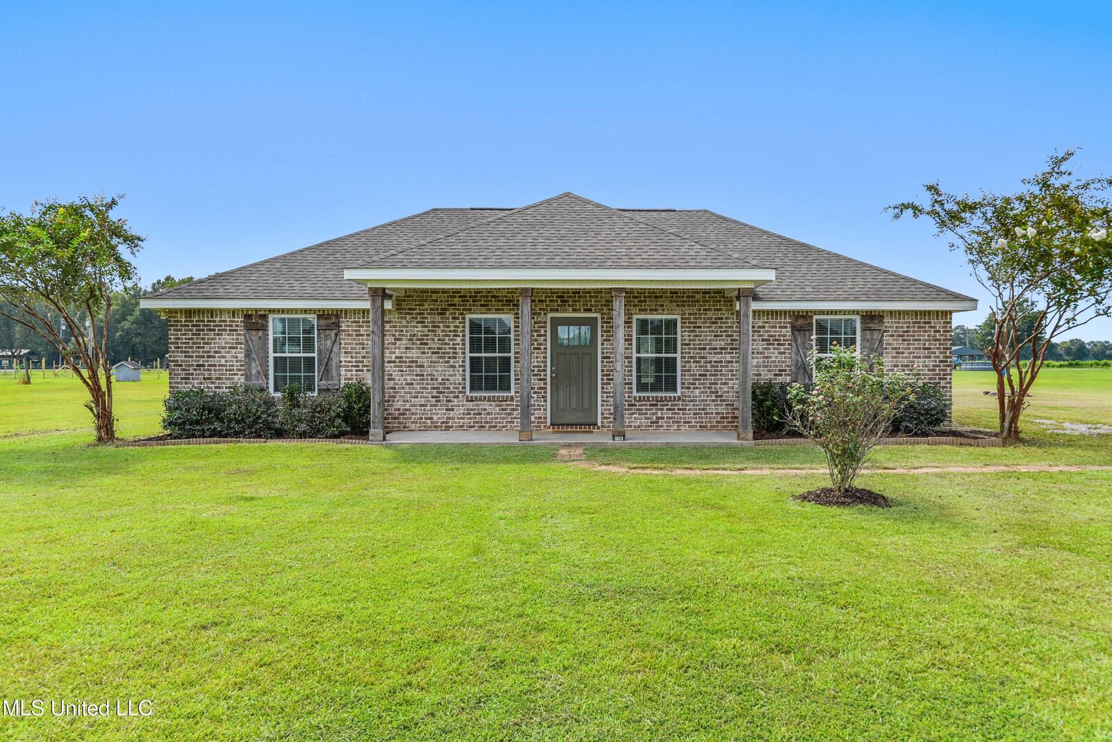 Property Photo:  114 Crepemyrtle Lane  MS 39452 