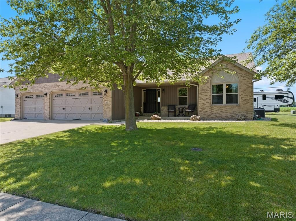 Property Photo: 45 Oakbrooke IL 62294