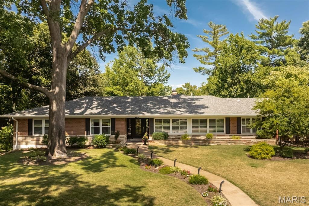 Property Photo: 425 Gabriel Drive MO 63122