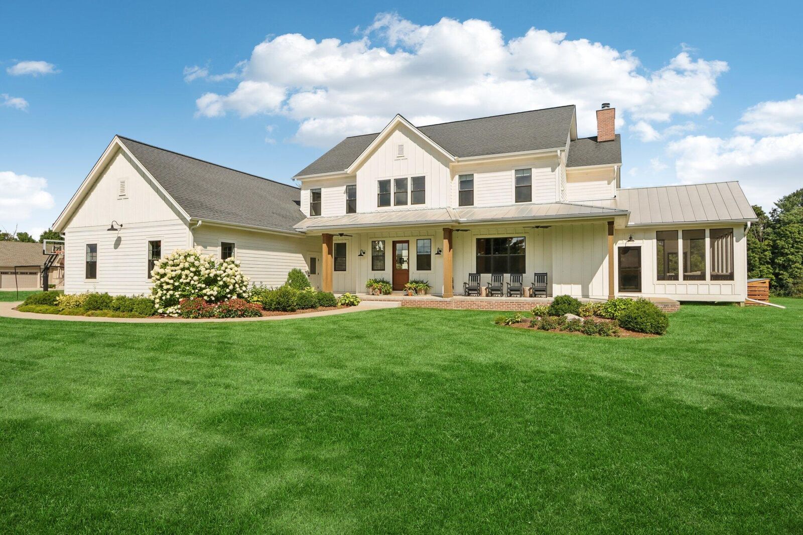 Property Photo: 998 N Griffith Rd WI 53066