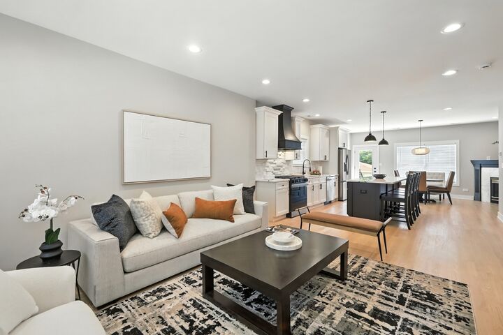 Property Photo: 4055 S Ellis Avenue IL 60653