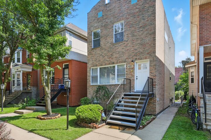 Property Photo:  4055 S Ellis Avenue  IL 60653 