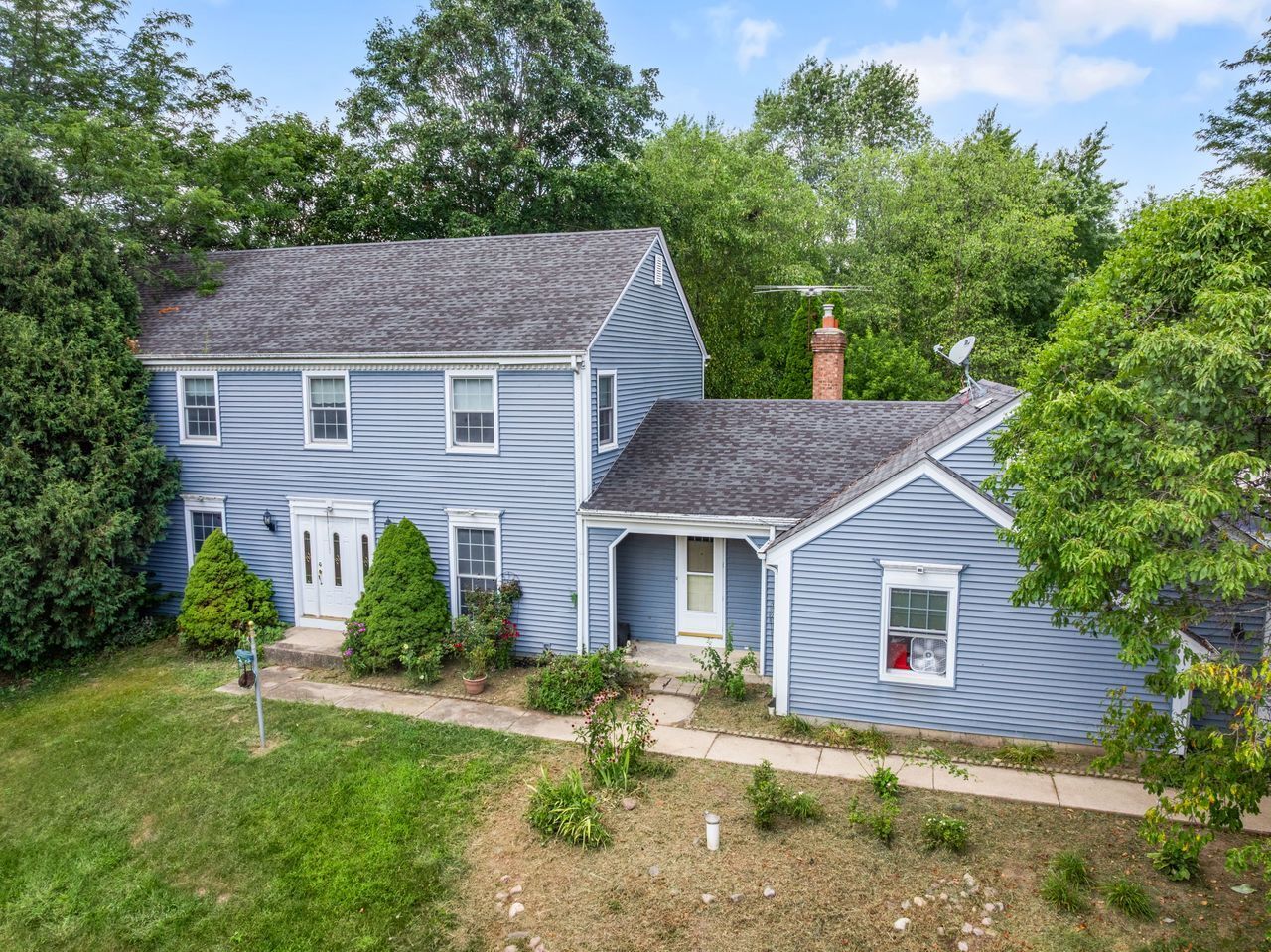 Property Photo: 6 Crawling Stone Road IL 60010