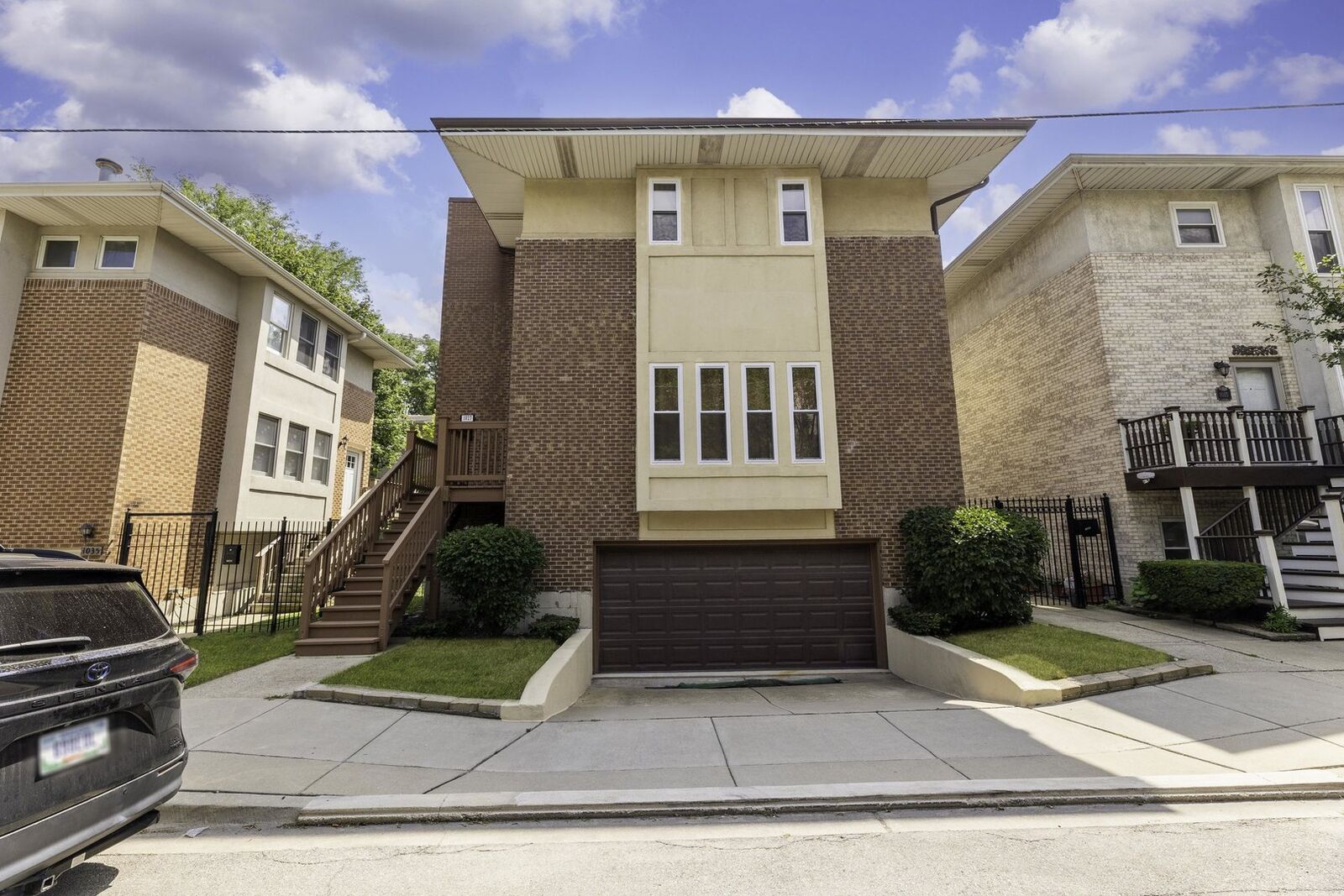 Property Photo: 1027 E 61st Street IL 60637