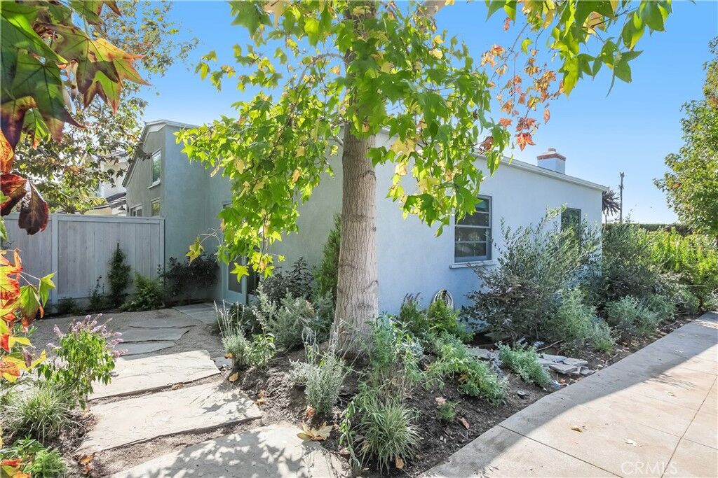 Property Photo:  820 Opal Street  CA 90277 