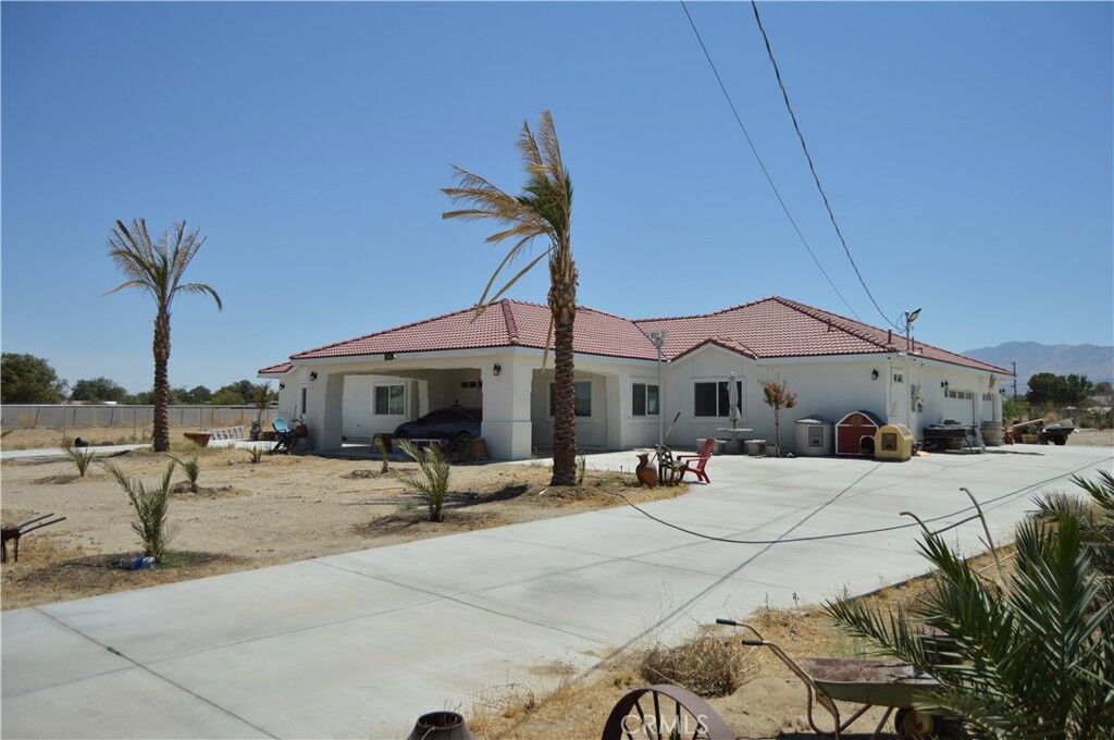 Property Photo: 10020 E Avenue R12 CA 93543