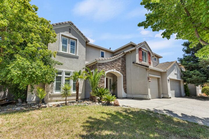 Property Photo: 10341 Odemira Way CA 95757