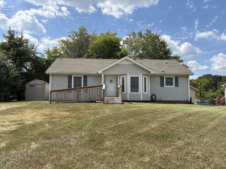 Property Photo: 2816 Summertree Ln TN 37040