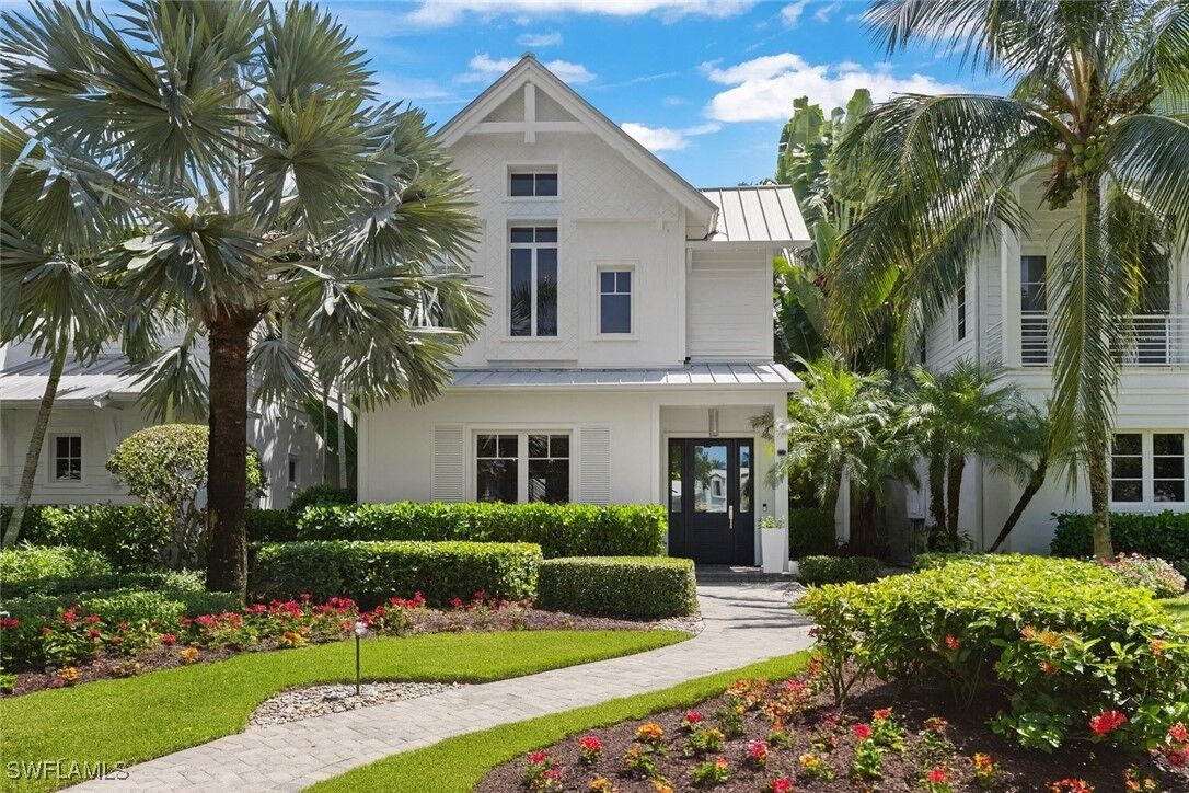 Property Photo: 1021 6th Street S FL 34102