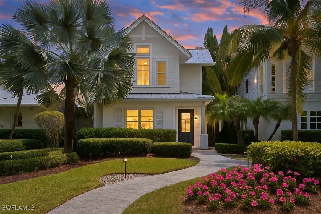 Property Photo: 1021 6th Street S FL 34102