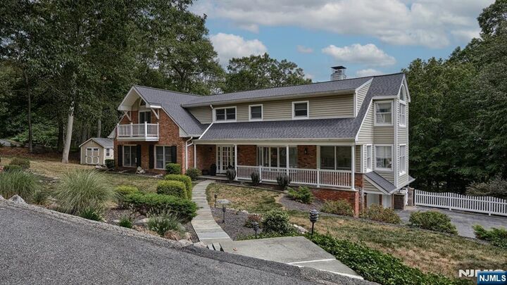 Property Photo: 8 Briarcliff Terrace NJ 07405
