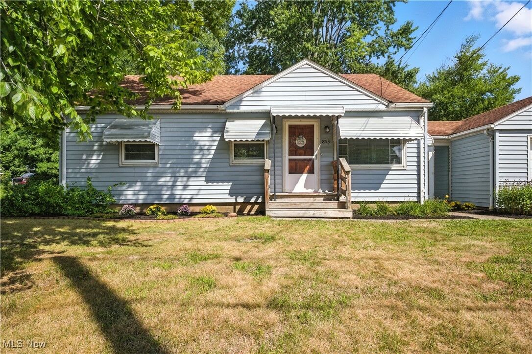Property Photo: 853 Brittain Road OH 44305