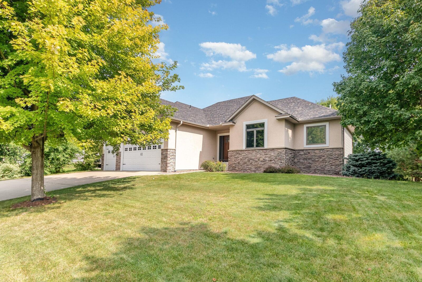 Property Photo:  605 Heritage Trail NE  MN 56071