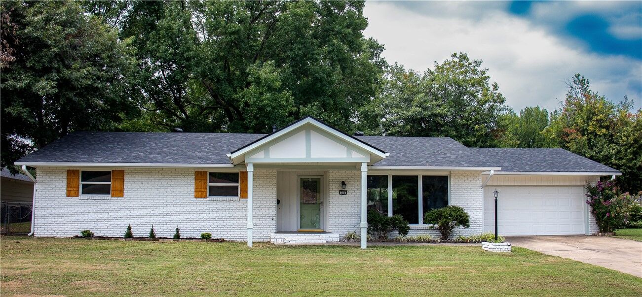 Property Photo:  706 Maria Street  AR 72762 
