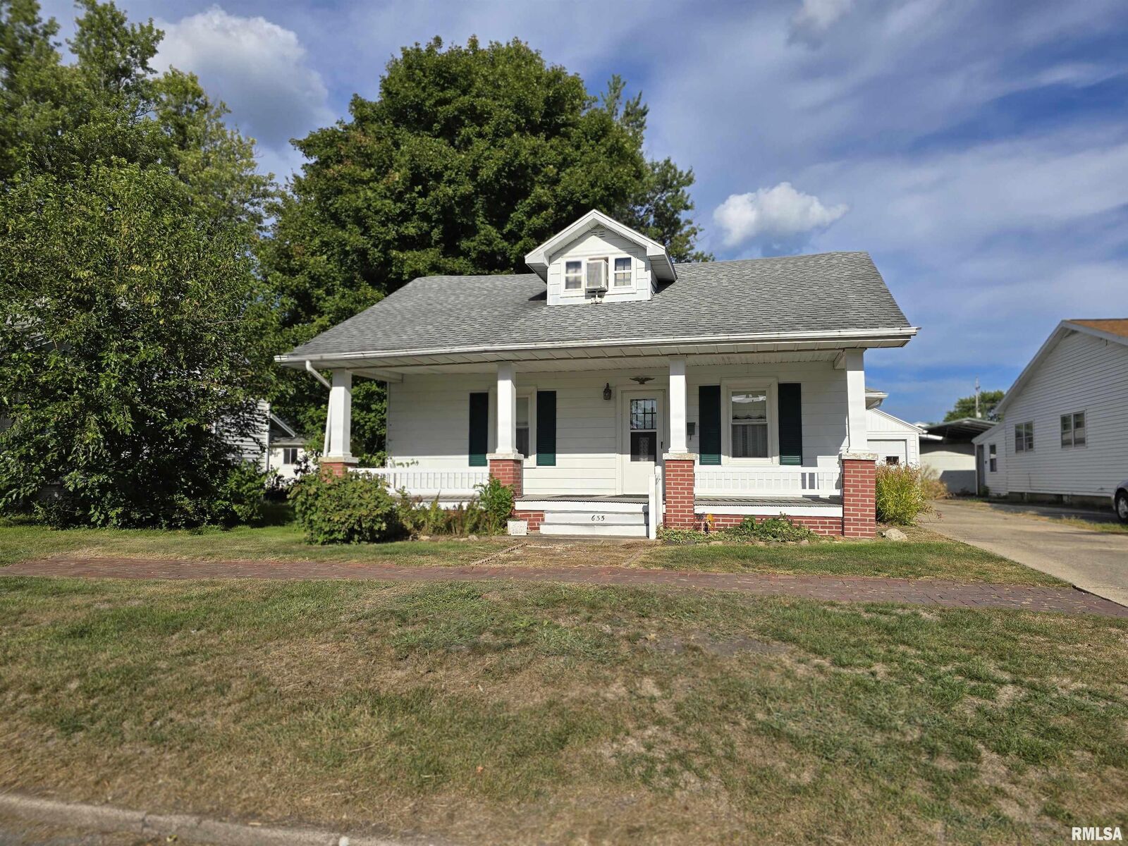 Property Photo:  635 S 1st Avenue  IL 61520 