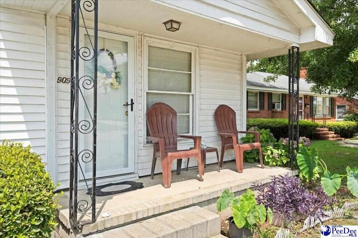 Property Photo:  909 N Irby Street  SC 29501 