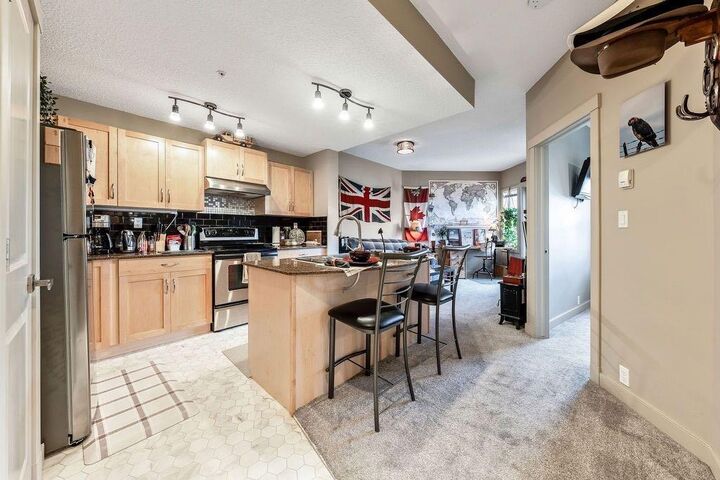 Property Photo: 5605 Henwood Street SW 3305 AB T3E 7R2