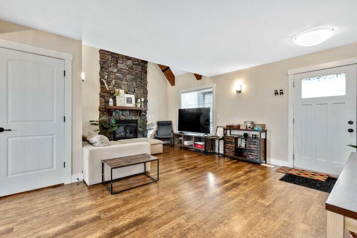 Property Photo:  13 Houlden Place  AB T0L 0P0 