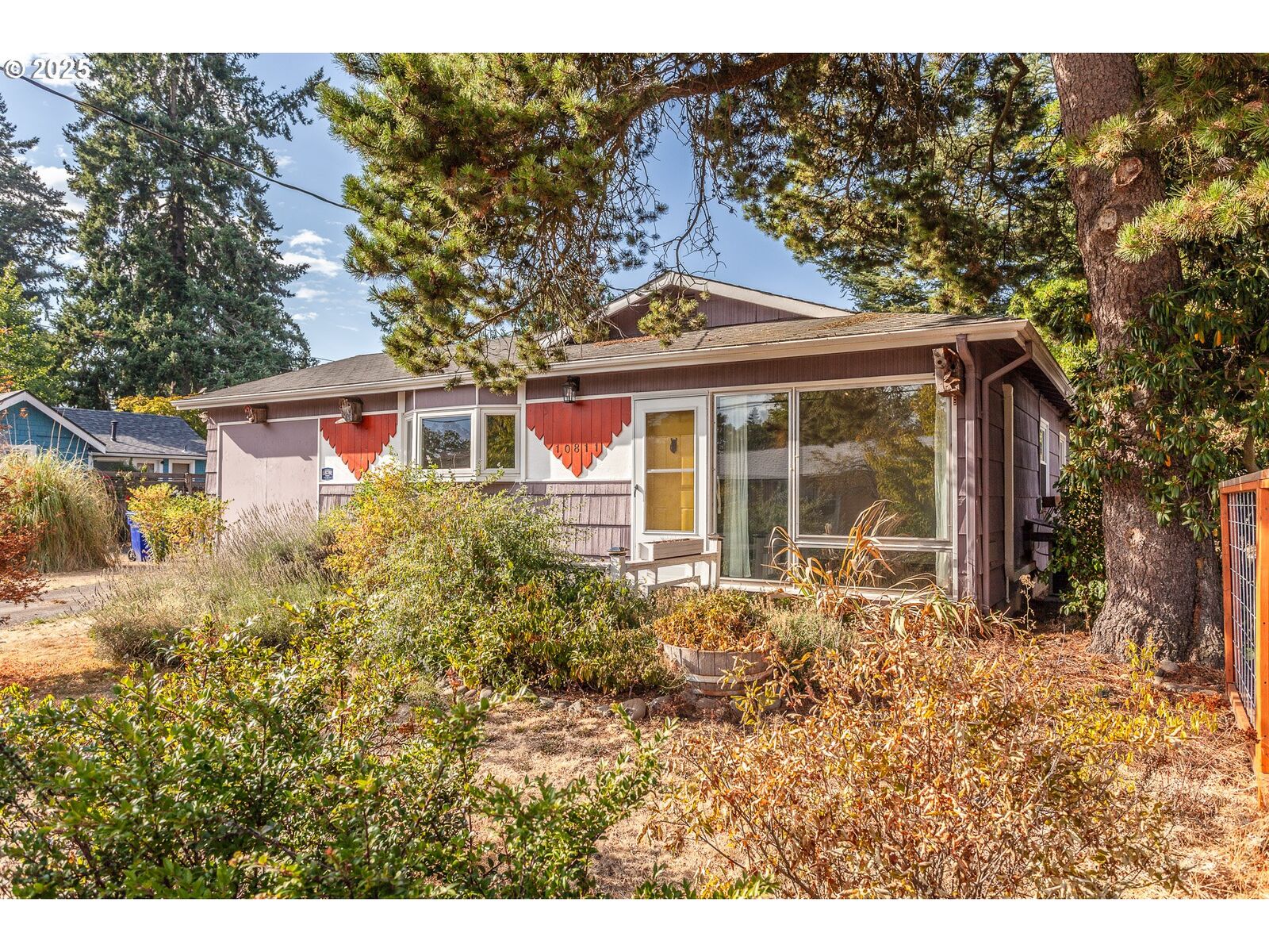 Property Photo: 10811 SE Schiller St OR 97266
